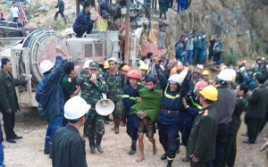 Vụ sập hầm thủy điện: Sức khỏe của 12 công nhân tiến triển tốt