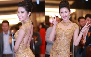 Á hậu Huyền My lại... hở