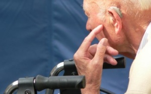 Người nhiễm HIV có thể phải dùng thêm máy trợ thính