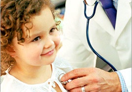 Bé gái hay đau ngực là bệnh gì?