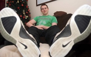 Đôi bàn chân 'khủng' nhất thế giới