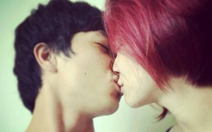 Công Phượng và Hòa Minzy hôn nhau: Nát tim fan hâm mộ