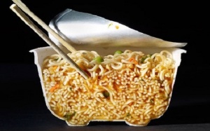 Ăn mỳ ăn liền như thế nào để ít hại sức khỏe?