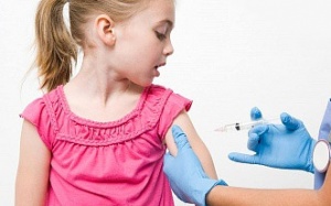 Tiêm vaccine, trẻ lại ngất