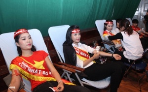 Chủ nhật Đỏ 2015: Cuộc sống luôn cân bằng giữa 'cho' và 'nhận'