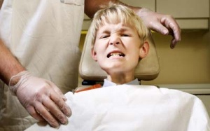 Thói quen xấu khiến bệnh nghiến răng thêm nặng