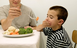 Bé lười ăn rau: Nguy cơ lớn cho sức khỏe