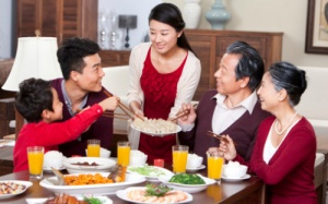 Người già ăn gì trong dịp Tết?