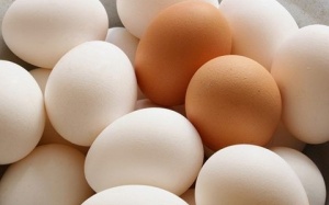 Ăn trứng gà vỏ trắng hay trứng gà vỏ hồng?