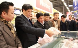 Metro bán mực ống nhiễm khuẩn