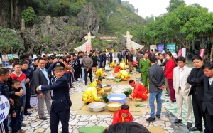 Chợ Tết ở trung tâm cai nghiện