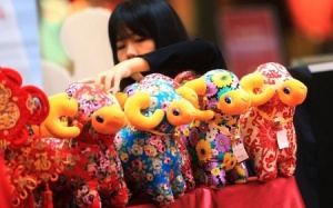 Báo chí phương Tây “rối tung” ngôn ngữ với... năm Mùi