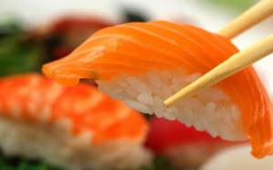 Nhiễm giun sán vì ăn sushi và gỏi cá sống