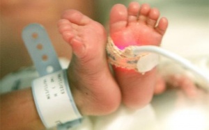Anh chính thức cho phép sinh em bé từ ba cha mẹ