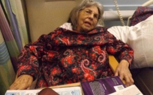 Cụ bà ngã gãy cổ, chỉ uống paracetamol trong 3 tuần