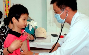 Nắng nóng bất thường, trẻ thi nhau đổ bệnh