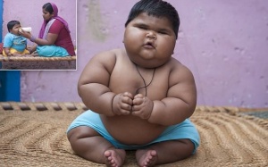 Bé gái 10 tháng tuổi nặng gần 19kg