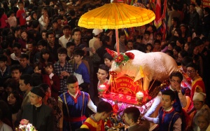 Lễ hội rước “ông lợn” khổng lồ ở làng La Phù