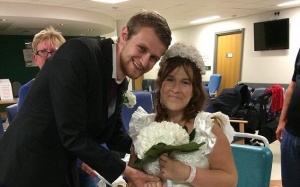 Đám cưới xúc động của cô dâu chỉ còn 2 ngày để sống