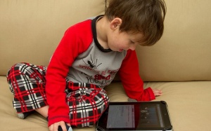Luật hạn chế trẻ sử dụng máy tính bảng