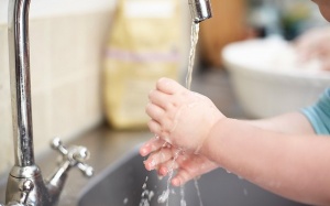 Nửa triệu trẻ sơ sinh chết mỗi năm vì thiếu nước sạch 