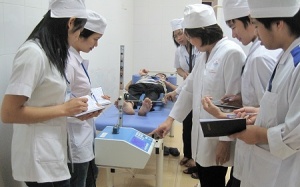 Chú trọng đào tạo nhân lực cho tuyến y tế cơ sở