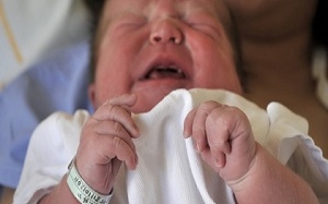 Mua bán sữa mẹ: Hiểm họa không lường trước