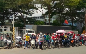 TP.HCM: Hàng trăm công nhân đình công đòi bảo hiểm