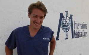 Cảm động: Bác sĩ liều mình đỡ đẻ cho sản phụ giữa trung tâm cái chết