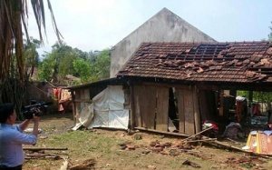 Mưa đá, lốc xoáy làm tốc mái gần 200 ngôi nhà tại Hà Tĩnh