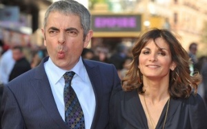 Mr. Bean hẹn hò bạn gái kém gần 30 tuổi