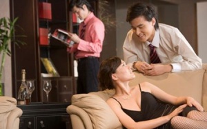 8 dấu hiệu 'tố' phụ nữ ngoại tình