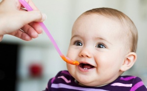 Tác hại của việc cho trẻ ăn dặm quá sớm hoặc quá muộn
