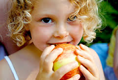 Ghét uống thuốc? Hãy ăn một quả táo mỗi ngày