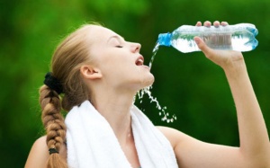 Tu nước ừng ực: Coi chừng trụy tim!