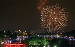 Hà Nội bắn pháo hoa kỷ niệm ngày 30/4 bằng tiền tài trợ