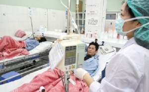 Điều chỉnh giá dịch vụ y tế: Người nghèo có bị ảnh hưởng?