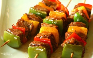 Thịt bò xiên rau củ nướng thơm lừng cho ngày lạnh