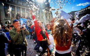 Vui nhộn ngày hội đập gối ở Romani