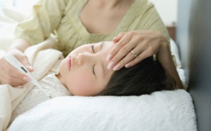 Giải nhiệt bằng máy lạnh, quạt máy, trẻ ồ ạt nhập viện