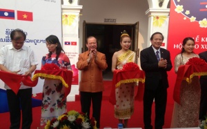 Tưng bừng Hội báo Xuân Việt Nam trên nước bạn Lào