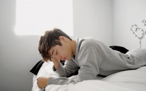 16 tuổi 'cậu nhỏ' có màu trắng và ngứa là bệnh gì?