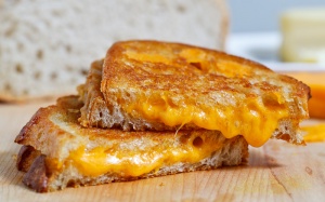 'Chuyện ấy' nồng nhiệt hơn nhờ ăn bánh sandwich phô mai