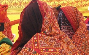 Ấn Độ: Cha mẹ đặt đâu, con ngồi đấy