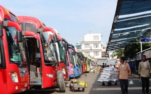 Giá vé xe khách tăng 30-40% trong đợt lễ 30/4