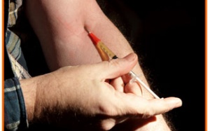 Dùng chung kim tiêm với người có HIV liệu có nhiễm virus?