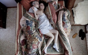 Bộ ảnh tuyệt đẹp về tư thế ngủ của những gia đình có bà bầu