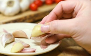 6 cách bóc tỏi siêu tốc
