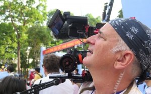 Muôn mặt phóng viên Tây tại lễ diễu binh kỷ niệm 30/4