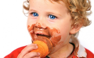 Không cho trẻ ăn quà vặt: Cha mẹ có sai lầm?